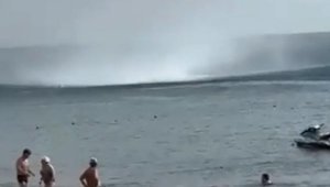 Antalya Lara Plajı'nda hortum paniği