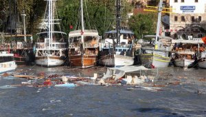 Antalya'da şiddetli yağış ve fırtına; tekneler battı, ağaçlar devrildi