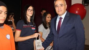 Cumhuriyet'in 100. yılında 100 öğrenciye 100 ödül