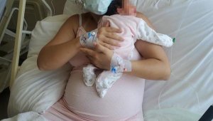 Doğumda annenin vücudunda unutulan gazlı bez, 2 yıl sonra fark edildi