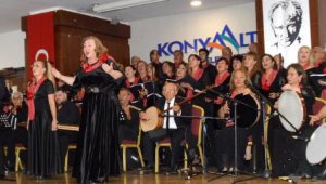 Dostluk Korosu'ndan Türkçe şarkılar konseri