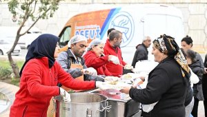 Muratpaşa 'Komşu Sofrası'nda ilk ikram