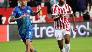 Oğlu ve kayınpederini kaybeden Naldo 80 gün sonra yeşil sahalara döndü