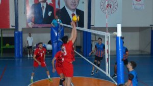 Serik Belediyespor rakibine set vermedi