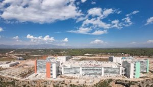 Antalya'nın tek şehir hastanesi, deprem anında 32 santim esneyebilecek