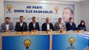 Çavuşoğlu'ndan, AK Parti Serik İlçe Başkanlığı'na ziyaret