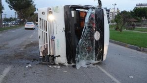 Devrilen minibüste burnu bile kanamadı