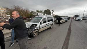 4 aracın karıştığı kazada kimse yaralanmadı