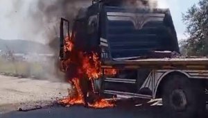 Alanya'da kamyon alev aldı