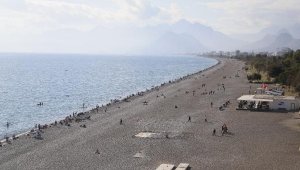 Antalya'da sahilde yılbaşı yoğunluğu
