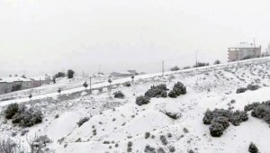 Antalya'nın yüksek kesimlerine kar yağdı