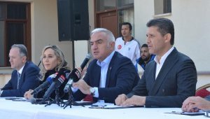 Bakan Ersoy: Antalya rekor kırmaya devam edecek