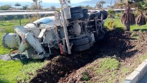 Emniyet şeridinde beton mikserinin çarpmasıyla öldü, kardeşi kaçarak kurtuldu