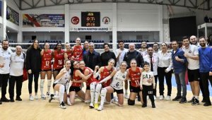 Galibiyeti birlikte kutladılar