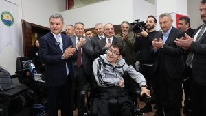 Hollanda Türk İslam Kültür Vakfı'ndan 10 engelliye akülü araç