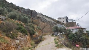 İstinat duvarı yıkılan arazide 3 katlı inşaat çöktü
