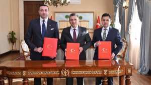 Kaya, milletvekili maaşını Antalya'daki okullara bağışladı