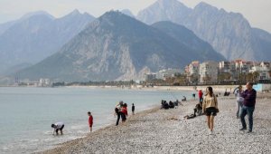 Ortalama sıcaklığın 11 derece üzerine çıkan Antalya, ülkenin en sıcak yeri oldu