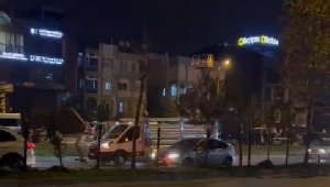 Tartıştıkları sürücünün kamyonetine odunla saldırdılar