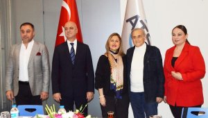 AKS'de aile boyu buluşma sergisi