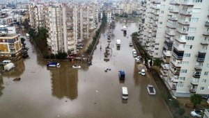 Antalya'yı sağanak vurdu; 5 ilçede okullar tatil