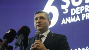 Depremin yıl dönümünde vali yaşadıklarını anlatırken zorlandı