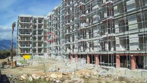 İnşaattan düşen işçi hayatını kaybetti