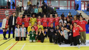 Konyaaltı yarı finalde
