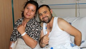 Önce babası, şimdi de eşinin verdiği böbrekle yaşama tutundu