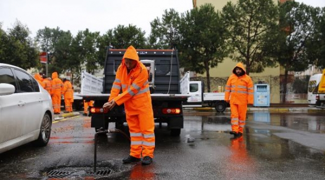 Sağanağın vurduğu Antalya'da yaralar sarılıyor