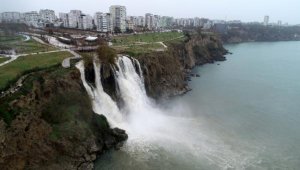 Çamur gibi akan Düden Şelalesi'nde kirlilik azaldı