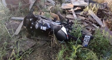 2 aylık evli çift, motosiklet kazasında yaralandı