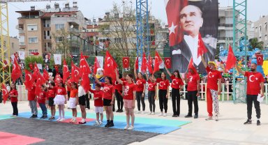 23 Nisan'da çocuklardan dans gösterileri