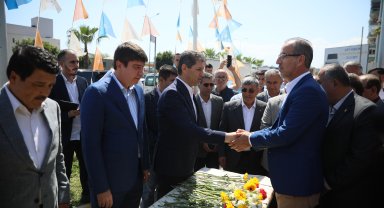 AK Parti'de bayramlaşma töreni