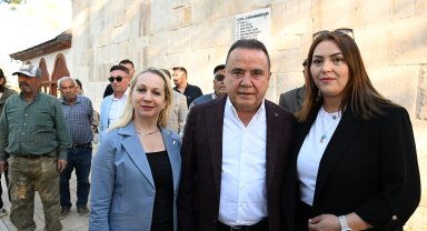 Başkan Böcek Kadir Gecesi'ni Elmalı'da geçirdi
