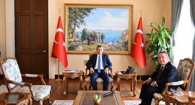 Başkan Böcek'in ilk protokol ziyareti Vali Şahin'e
