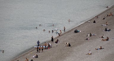 Konyaaltı Sahili'nde 'bayram tatili' yoğunluğu