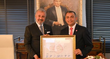 Manavgat Belediyesi'nde devir teslim
