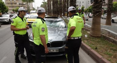 Marketten dönerken otomobil çarpan belediye işçisi hayatını kaybetti