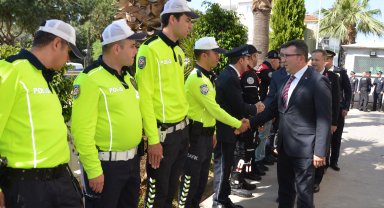 Serik'te protokol vatandaşla bayramlaştı