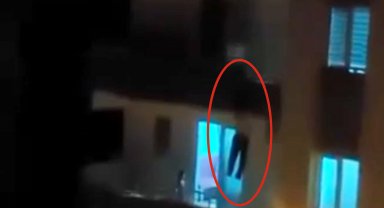 3'üncü kat balkonundan inmeye çalışırken minibüsün üzerine düşüp yaralandı