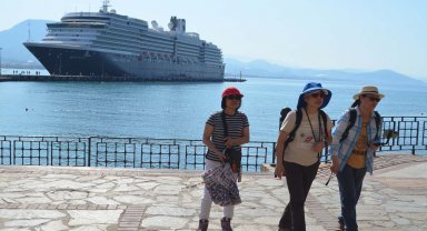 ABD'li turistler gemiyle Alanya'ya geldi