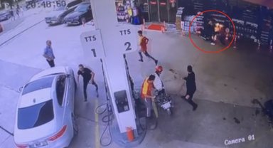 Akaryakıt istasyonunda alev alan motosiklet paniğe neden oldu