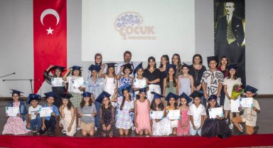 Akdeniz Çocuk Üniversitesi ilk mezunlarını verdi