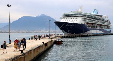 Alanya'ya yılın ilk kruvaziyeri geldi
