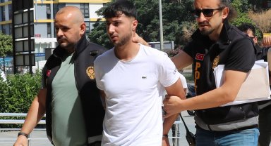 Antalya'da 2 kişiyi tabancayla yaralayan şüpheli, yakalanıp, tutuklandı