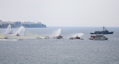 Antalya'da balıkçılardan Bandırma Vapuru'na ithafen tekneli kortej