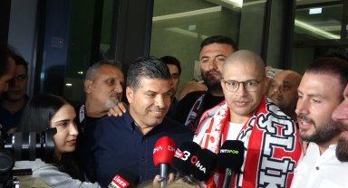 Antalyaspor ile sözleşme imzalamak için gelen Alex de Souza'ya coşkulu karşılama