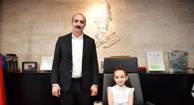 Başkan Kotan, minik Zeynep'in gönlünü aldı