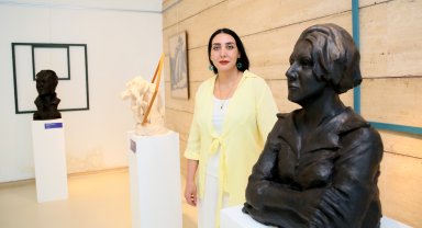 İranlı kadınların mücadelesi heykele dönüştü